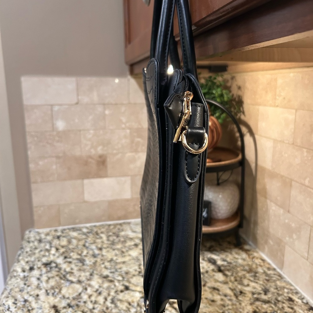 La Terre Fashion Black Satchel/ Handbag - Picture 4 of 7